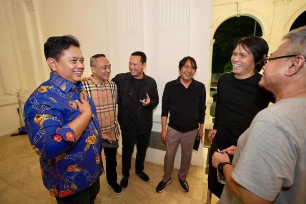Wamentrans Apresiasi Konser Barong`s Band Milenial Bentukan Eros Djarot 