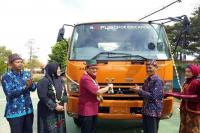 KTB Hibahkan Fuso Fighter ke SMK 1 Kamal