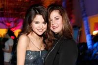 Perusahaan Selena Gomez Dikabarkan Bangkrut, Sang Ibu Terpaksa Gadaikan Rumah Cari Pinjaman