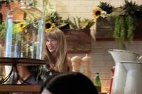 Taylor Swift Rayakan Mother`s Day Bersama Ibunda Travis Kelce dan Calon Kakak Iparnya