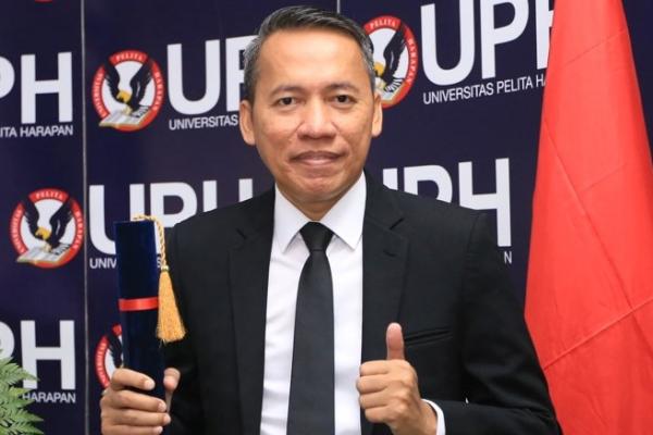 Ada beberapa daerah yang jemaahnya tertunda memperoleh visa yang berakibat pemberangkatannya pun bergeser bahkan terancam batal.
