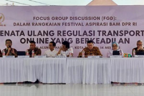 Adian Pimpin FGD BAM DPR Bahas Potongan 10 Persen Aplikator Transportasi Online