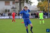 10 Pesepak Bola dengan Postur Tubuh Paling Tinggi di Dunia