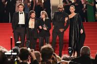 Film Jennifer Lawrence dan Robert Pattinson `Die, My Love` Dapat Tepuk Tangan Meriah di Cannes