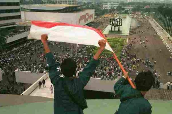 Peristiwa Sejarah 18 Mei, Mahasiswa Duduki Gedung DPR/MPR Tuntut Reformasi
