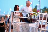 Jelang Hari Pernikahan, Lauren Sanchez dan Jeff Bezos Semakin Mesra Tampil di Publik