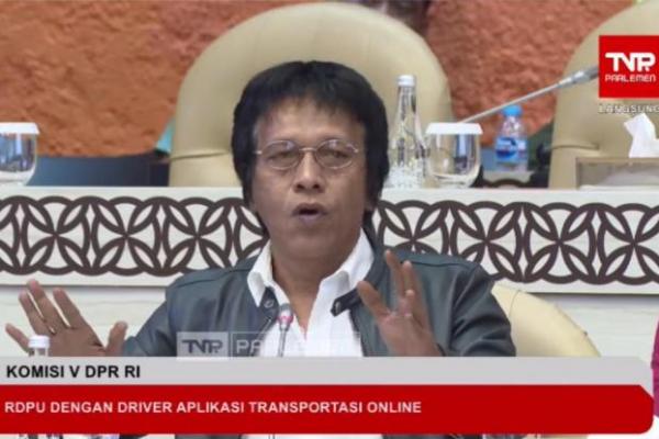 RDPU dengan Ojol, Adian: Jangan Ada Lagi Biaya Layanan dan Jasa Aplikasi
