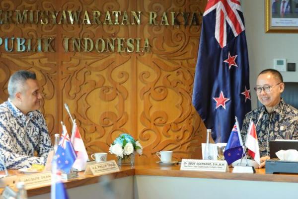 Eddy Soeparno Terima Kunjungan Dubes Selandia Baru, Perkuat Kolaborasi Pengembangan Geothermal