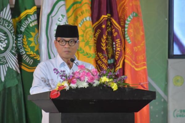 Hadiri Pelantikan Rektor UMJ, Mendes Yandri Singgung Kolaborasi Bangun Desa