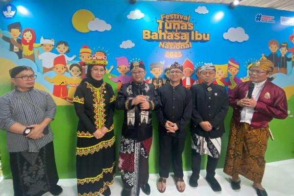 Menteri Pendidikan Dasar dan Menengah (Mendikdasmen) Abdul Mu`ti mengatakan, pelestarian dan penguatan bahasa daerah mesti dimulai dari satuan pendidikan.
