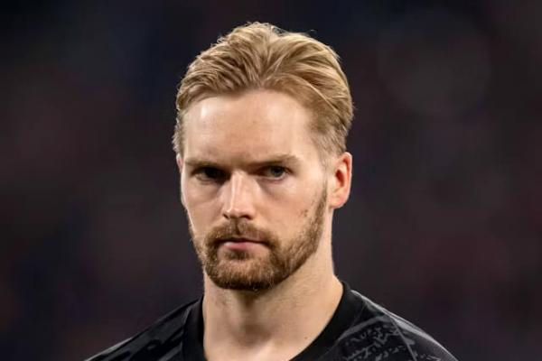 Caoimhin Kelleher telah mengonfirmasi niatnya untuk meninggalkan Liverpool demi mendapatkan kesempatan bermain secara reguler sebagai kiper utama.