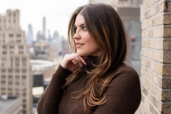 Bertahun-tahun Nyeri Kronis, Model Baju Renang Gigi Robinson Lakukan Operasi Pengecilan Payudara