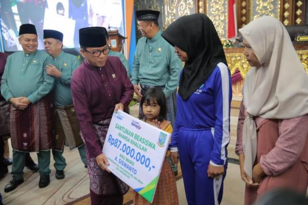 Kunci kemajuan Indonesia adalah desa karena banyak faktor termasuk 73 persen wilayahnya yang berada di desa. Beragam potensi desa mulai perikanan, peternakan, pertanian, hingga tambang diyakini Mendes Yandri sebagai peluang terwujudnya pembangunan Indonesia.