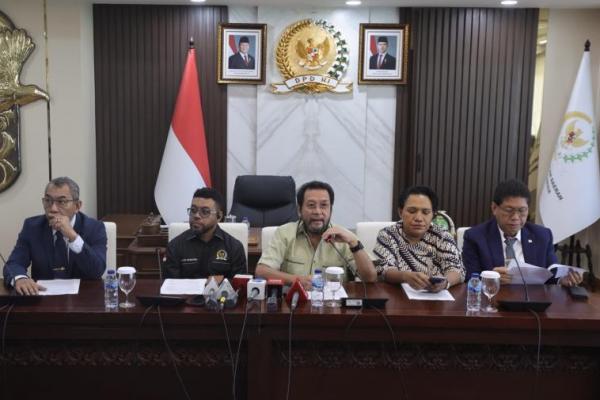 For Papua MPR RI yang terdiri dari Anggota DPD RI dan DPR RI menyampaikan keprihatinan mendalam atas eskalasi konflik bersenjata yang terus berlangsung di Tanah Papua.