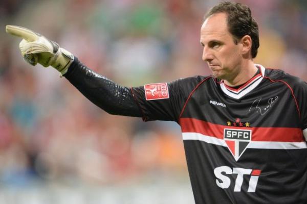 Meski kiper bertugas menjaga gawang, ada satu nama yang wajib dikecualikan. Dia adalah Rogério Ceni, kiper legendaris asal Brasil.