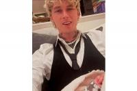 Machine Gun Kelly Pamer Bayi Pertamanya dengan Megan Fox