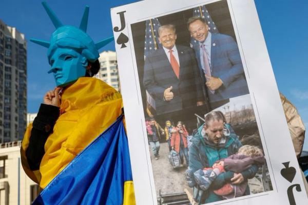 Senator dan Penasehat Tekan Trump untuk Jatuhkan Sanksi Tambahan pada Rusia