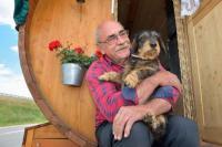 6 Fans Ini Contoh Kecintaan untuk Klub Tak Mengenal Jarak