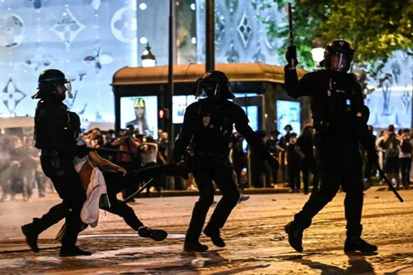 Dua Orang Tewas dan 559 Ditangkap saat Bentrokan di Perayaan Kemenangan PSG