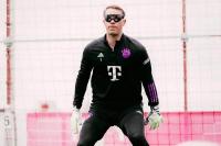 Kenapa Kiper Pakai Kacamata saat Latihan? Ini Lho Fungsinya