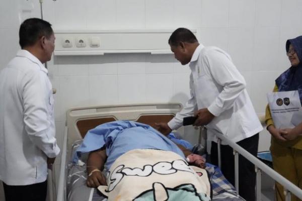 Tiba di Nabire, Dirjenpas Kunjungi Anggota Lapas yang Terluka Dipukul Napi