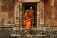 Makna Dibalik Penampilan Biksu Berkepala Botak