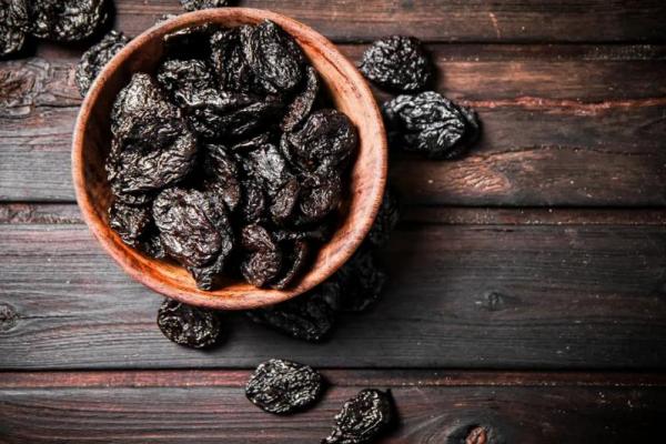 Rutin Makan Prune Bisa Bantu Kuatkan Otot dan Tulang Usia 45+