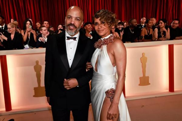 Lima Tahun Menjalin Kasih, Halle Berry Akhirnya Dilamar Musisi Van Hunt