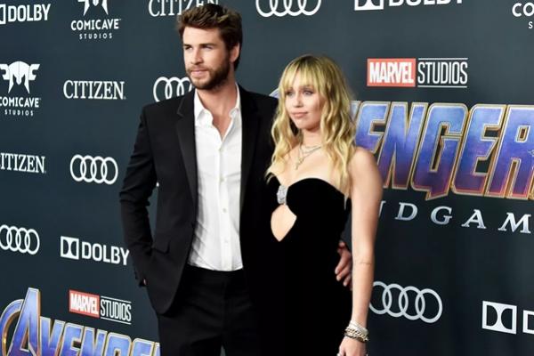 Terkenang Mantan Suami Liam Hemsworth, Ini Tulisan Miley Cyrus di Vinyl Penggemar