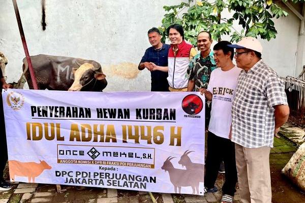 Wujud Sukur Once Mekel Serahkan Hewan Kurban di Momentum Idul Adha