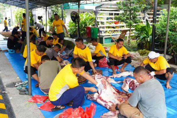 Idul Adha, ASDP Salurkan Ratusan Hewan Kurban kepada Masyarakat Sekitar