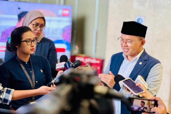 Saya rasa gak usah Pansus kalau ini. Yang terbaik itu adalah memperkuat diplomasi haji kita lewat badan haji nanti sehingga betul-betul kita harus tau apa sih yang dimau oleh arab Saudi terutama di bawah progresifitasnya MBS (Muhammad bin Salman Al Saud).
