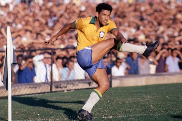 Brasil pernah menjuarai Piala Dunia dua kali berturut-turut (back-to-back), pada edisi 1958 dan 1962. Ini merupakan prestasi langka yang hingga kini hanya mampu disamai oleh Italia era 1930-an.