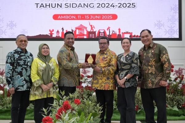 Pemerataan pembangunan menjadi keharusan. Potensi luar biasa yang dimiliki Maluku, khususnya sektor kelautan dan perikanan, harus dioptimalkan.