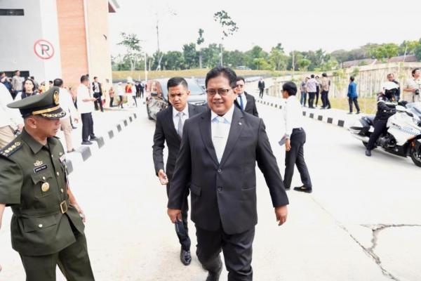 Cita-cita Prabowo untuk menjadikan Unhan sebagai kawah candradimuka bagi kader pertahanan dan anak bangsa menurut Viva Yoga perlu didukung oleh seluruh rakyat dan komponen bangsa