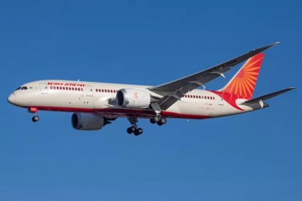 Pesawat Air India Tujuan London Jatuh dan Meledak di Kawasan Permukiman Ahmedabad