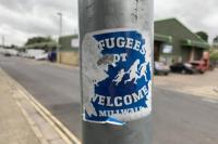 Aksi Suporter Tempel Stiker di Kandang Lawan, Loyalitas atau Vandalisme?