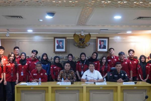 Senator Asal Sulawesi Tengah Andhika Mayrizal Amir menerima kunjungan SMAN Model Terpadu Madani Palu di kantor Senayan bertempat Ruangan rapat Sriwijaya.