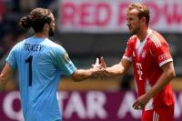 Kiper Amatir Melawan Raksasa Sepak Bola