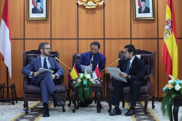 DPD RI menilai bahwa negara Indonesia harus menjaga stabilitas pada berbagai sektor, terutama sektor perekonomian dan investasi di tengah kondisi negara-negara yang tengah berperang saat ini, yaitu Rusia-Ukraina dan Israel-Iran.