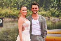 Apa Alasan Scarlett Johansson Berani Mencium Jonathan Bailey di Depan Suaminya?