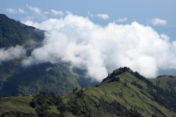 5 Puncak Tertinggi di Indonesia, Gunung Rinjani Nomor Berapa?