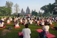 Toshiba Gelar International Yoga Day di Prambanan