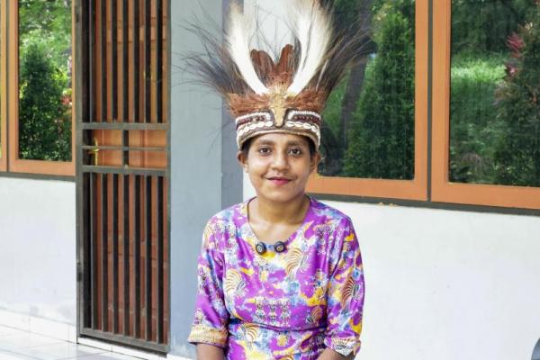 Kisah Gadis Penjual Roti di Papua Berkuliah Berkat KIP Kuliah