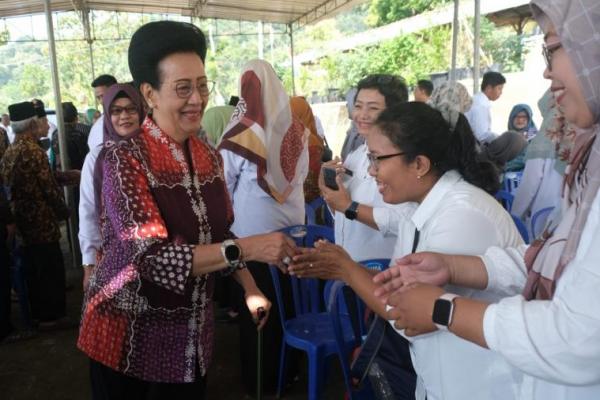 Gusti Kanjeng Ratu (GKR) Hemas selaku Anggota MPR RI mewujudkan komitmennya terhadap penguatan nilai-nilai kebangsaan melalui kegiatan Sosialisasi Empat Pilar Kebangsaan.