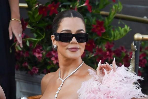 Sederet Operasi Plastik yang Dilakukan Khloe Kardashian Biar Makin Glowing