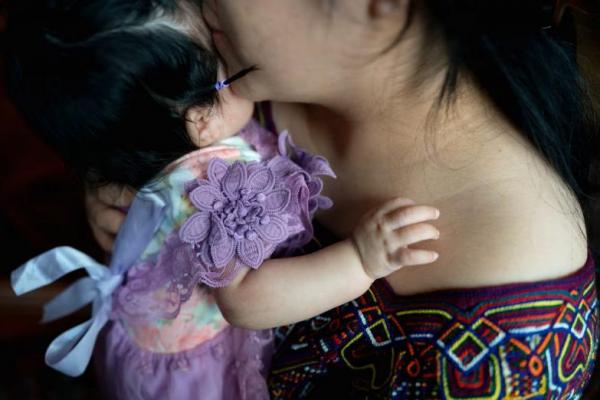 Imigran Tuntut Kejelasan Usai MA Putuskan soal Hak Kelahiran di AS