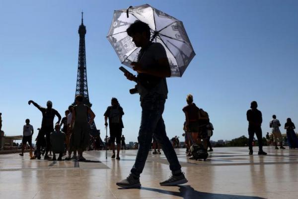 Lantai Atas Menara Eiffel Ditutup karena Gelombang Panas Melanda Eropa
