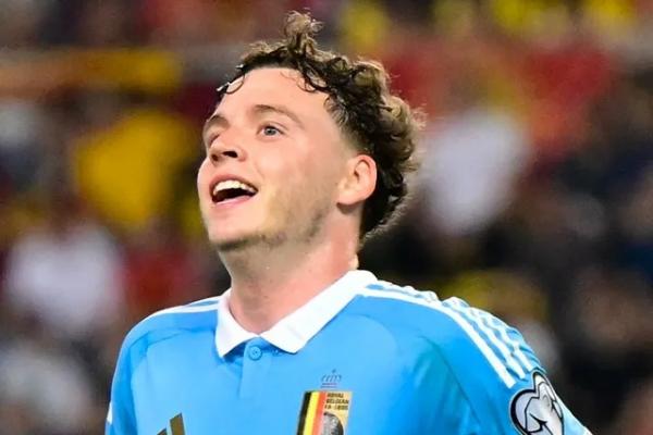 Brighton Selangkah Lagi Gaet Maxim De Cuyper