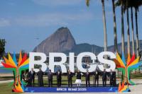 Trump Ancam Tarif Tambahan 10% pada BRICS saat Para Pemimpin Bertemu di Brasil
